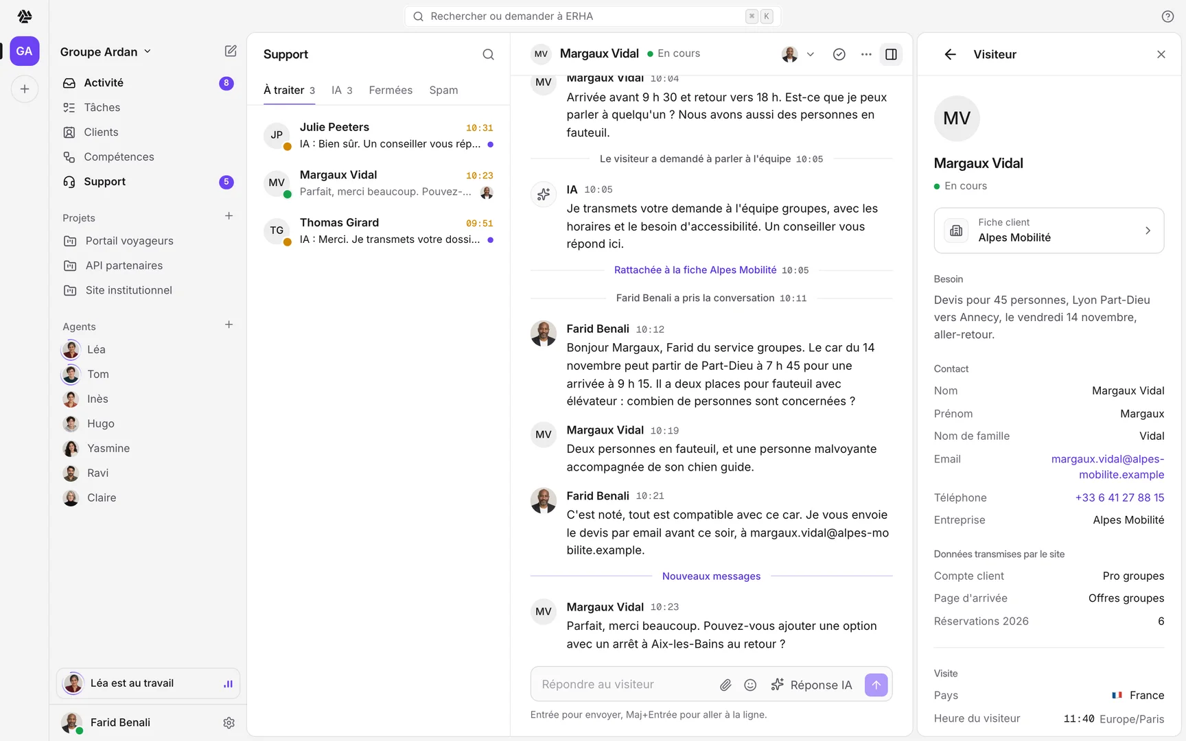 Le Support : une conversation du chat du site reprise par un opérateur, avec la fiche du visiteur